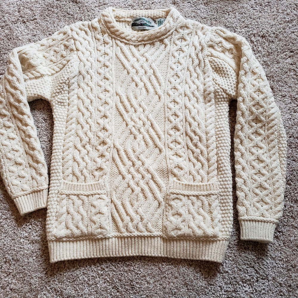 Aran Crafts Ireland Merino Wool Cable Knit Chunky Front Pocket Sweater.